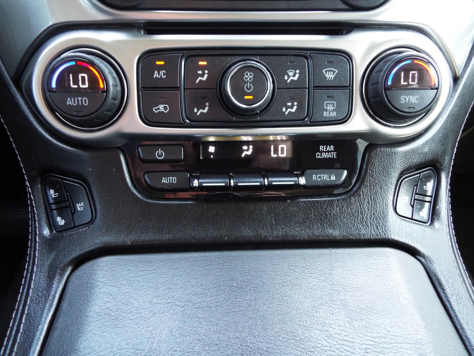 Used 2015 Chevrolet Suburban LTZ image 20
