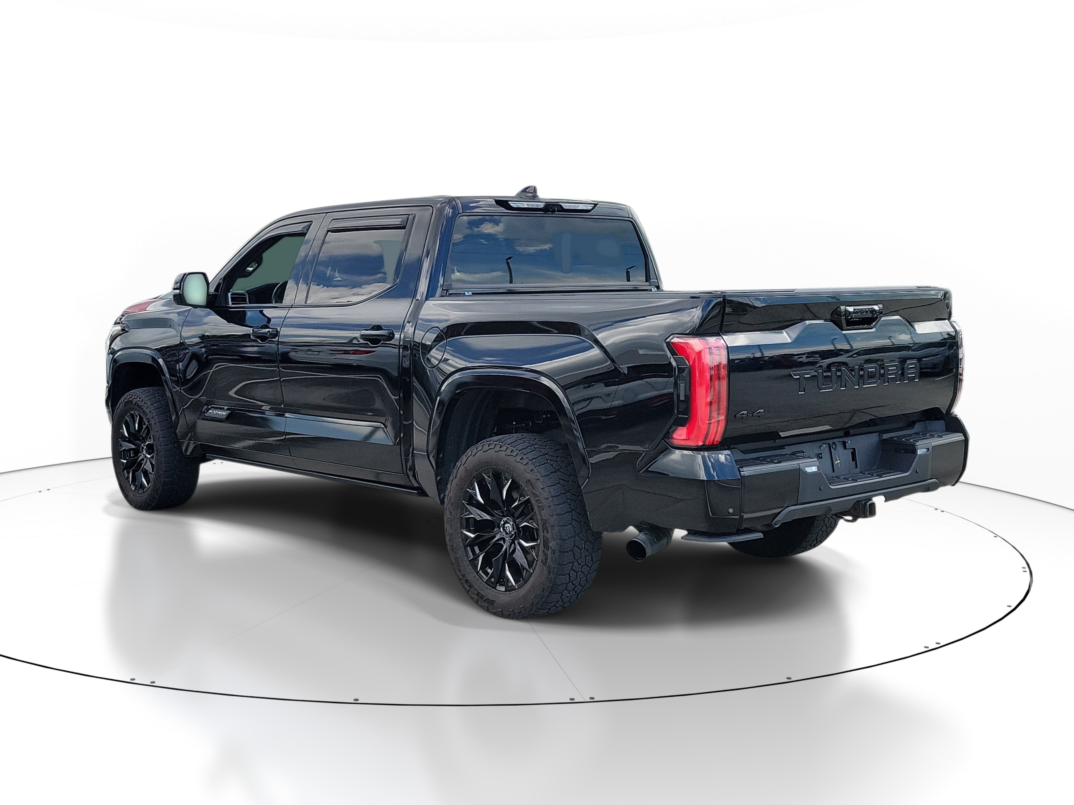 Used 2023 Toyota Tundra Platinum w/ Advanced Package AWD/4WD image 4