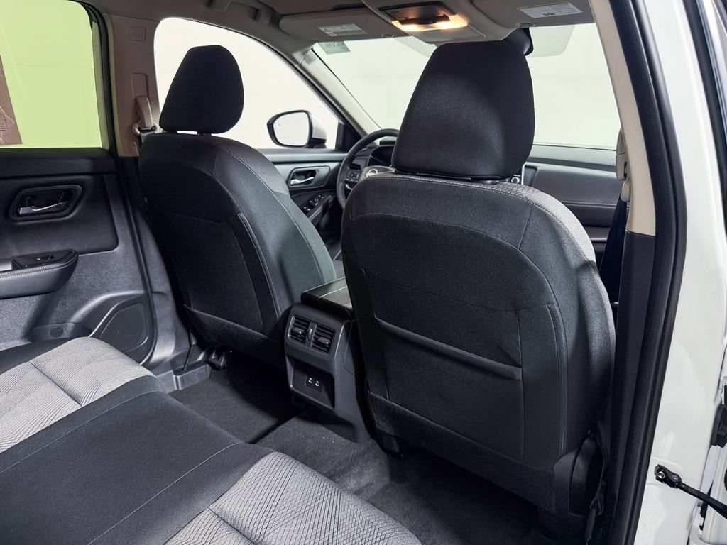 Certified 2026 Nissan Rogue SV AWD/4WD image 37