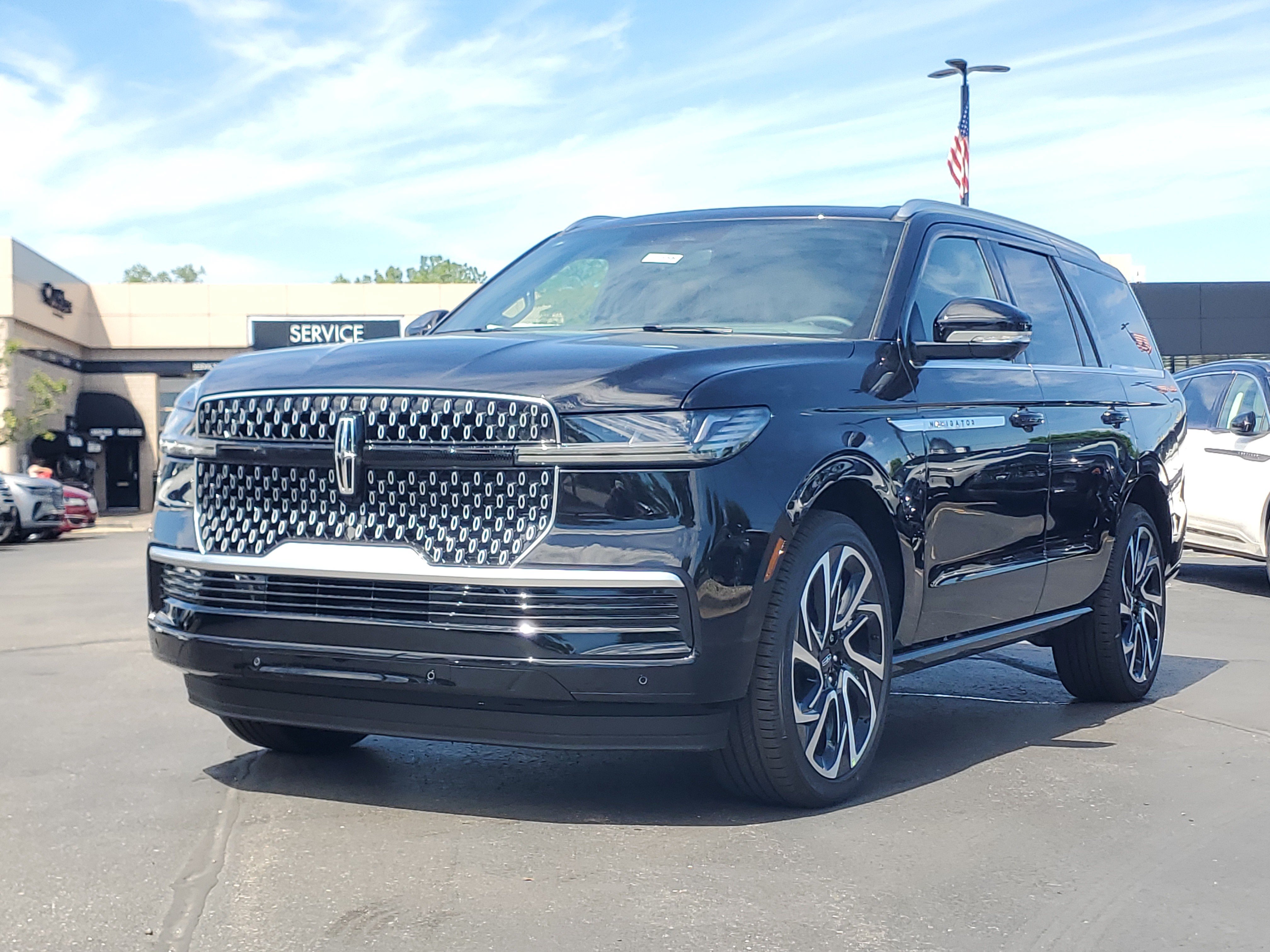 New 2026 Lincoln Navigator Reserve AWD/4WD image 2
