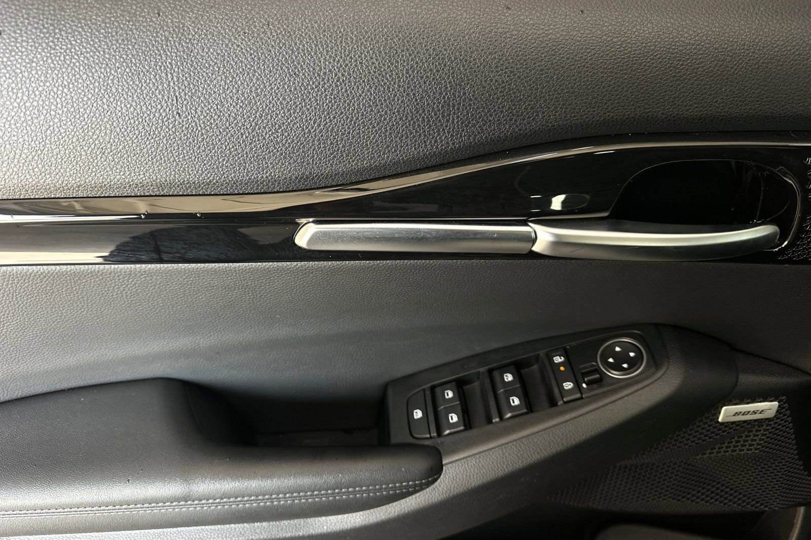 Used 2025 Kia Seltos SX image 11