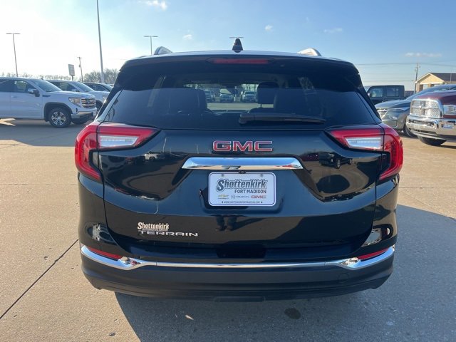 Used 2024 GMC Terrain SLT image 4
