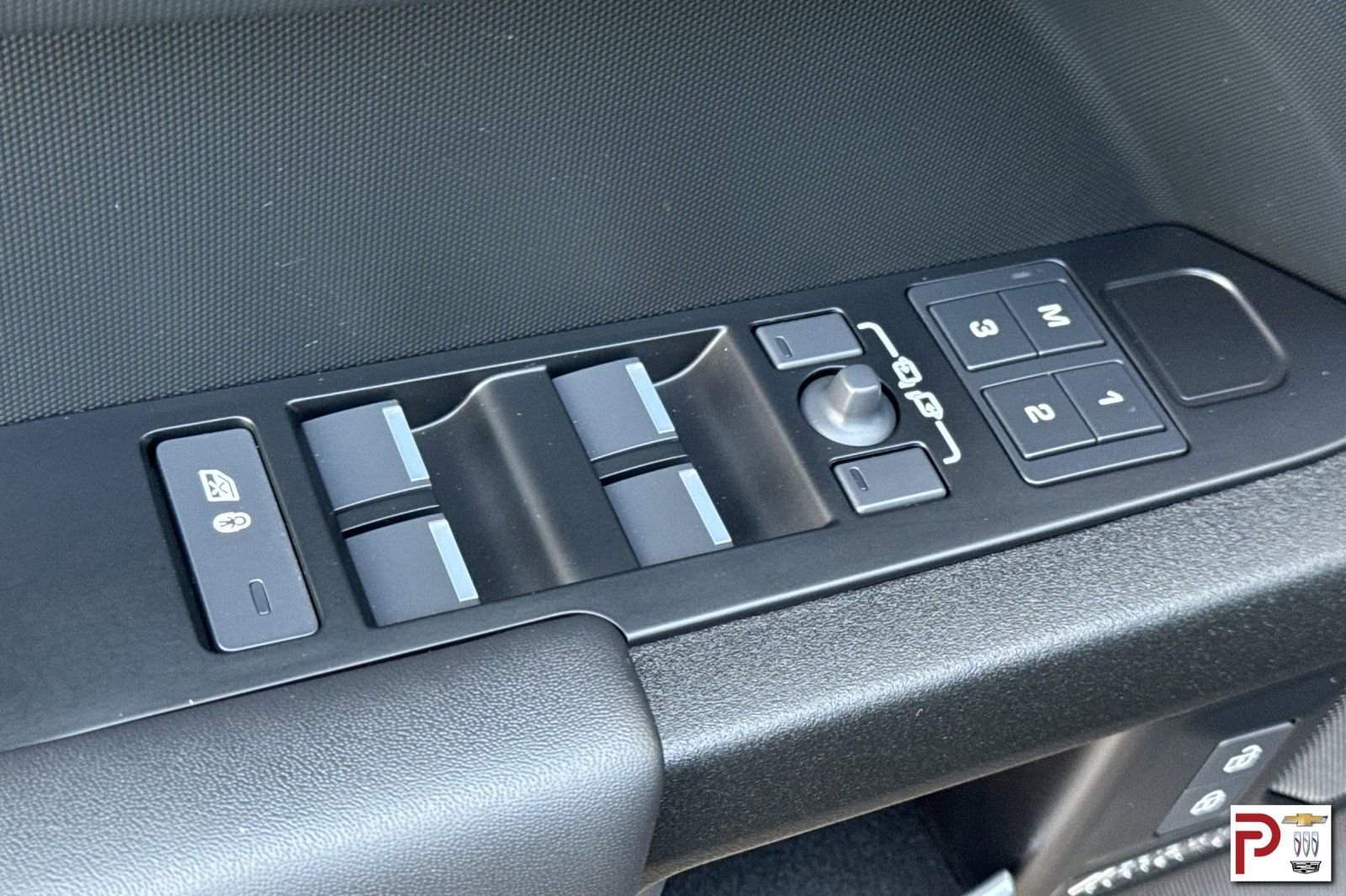 Used 2025 Land Rover Defender 110 V8 image 12