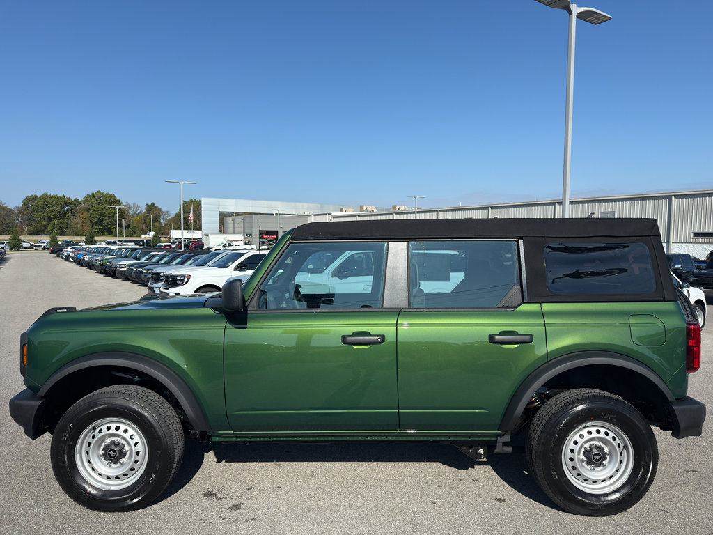 New 2025 Ford Bronco 4-Door image 8