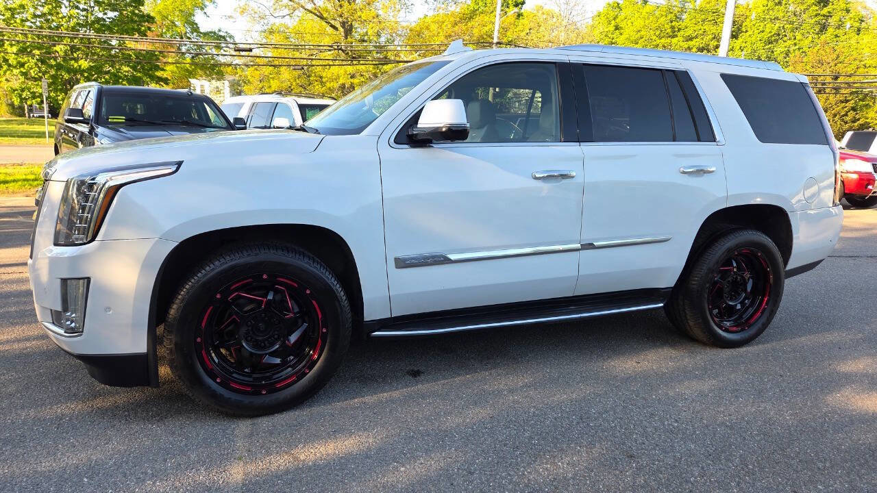 Used 2017 Cadillac Escalade Luxury AWD/4WD image 12