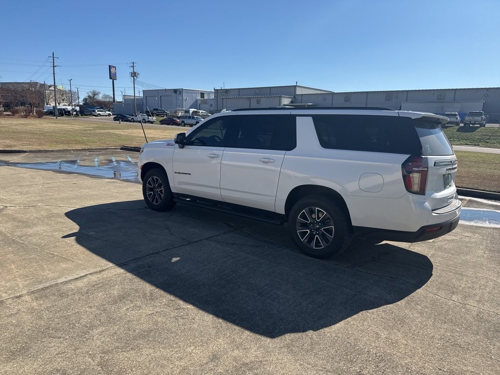 Used 2023 Chevrolet Suburban Z71 w/ Luxury Package image 10