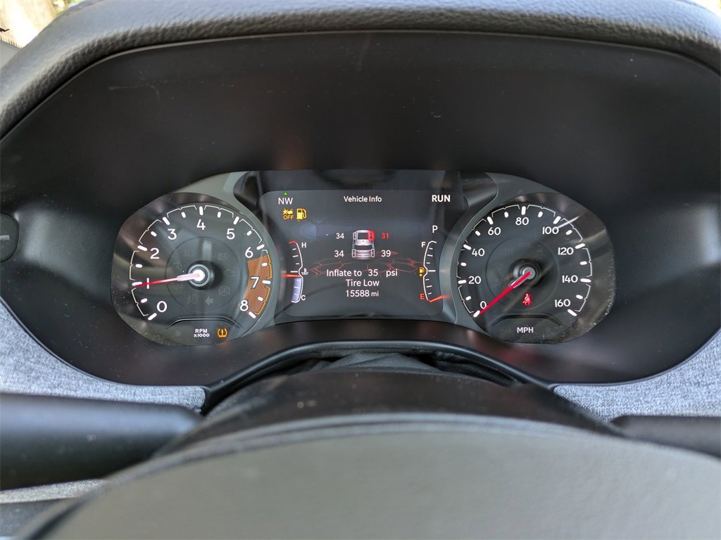 Used 2025 Jeep Compass Latitude image 28