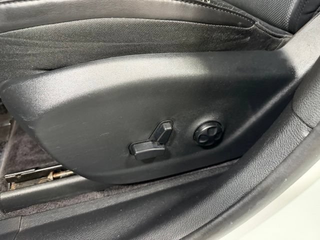 Used 2017 Jeep Cherokee Overland w/ Technology Group AWD/4WD image 23