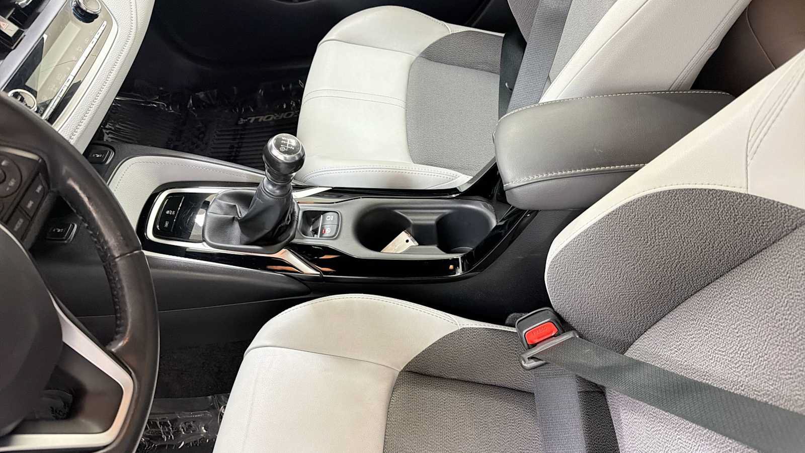 Certified 2019 Toyota Corolla XSE FWD image 22