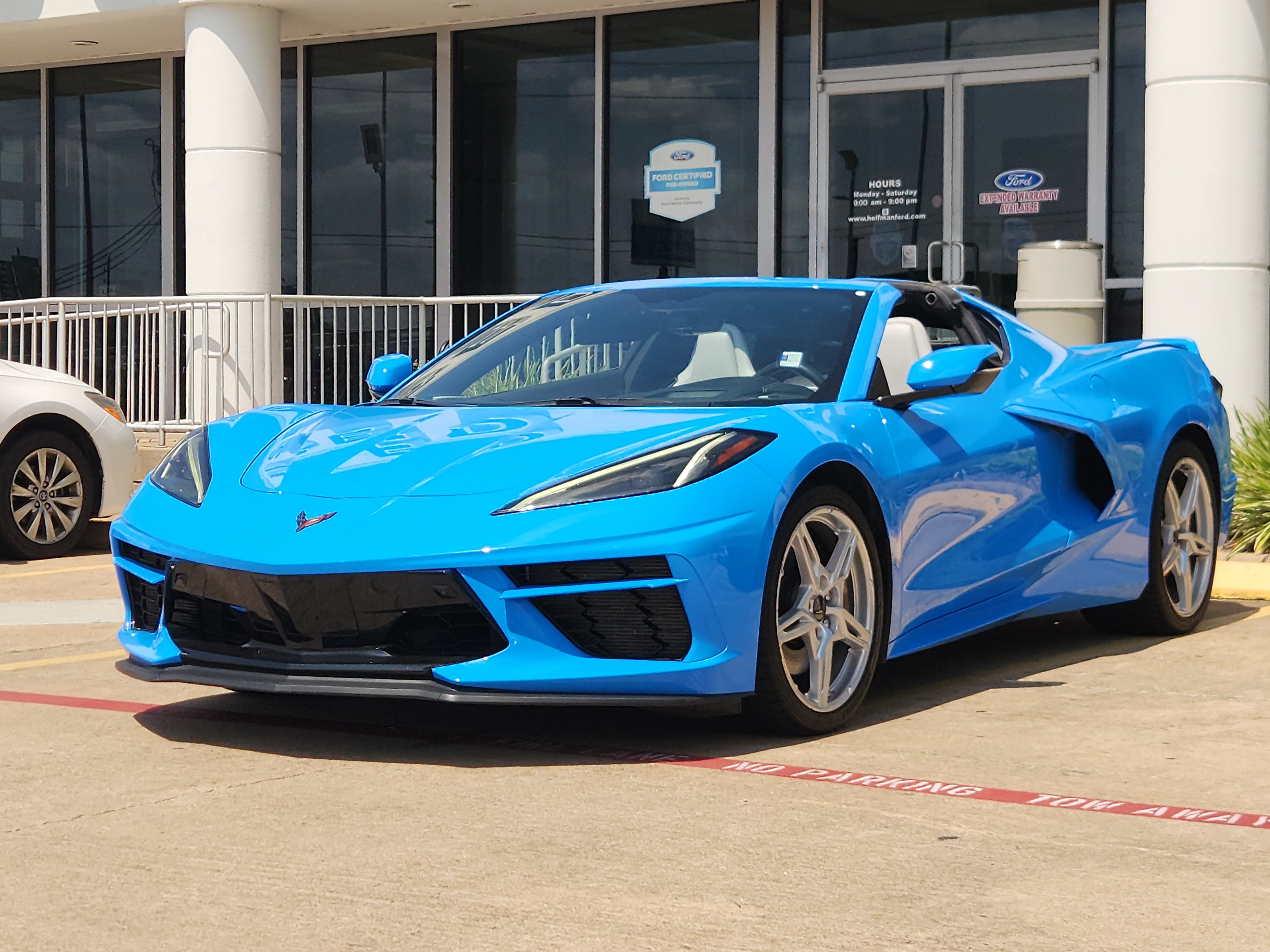 Used 2023 Chevrolet Corvette Stingray Preferred Cpe w/ Z51 Performance Package RWD image 2