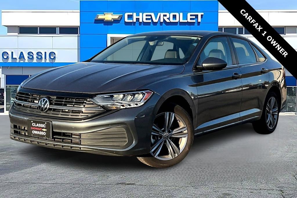 Used 2024 Volkswagen Jetta SE image 3