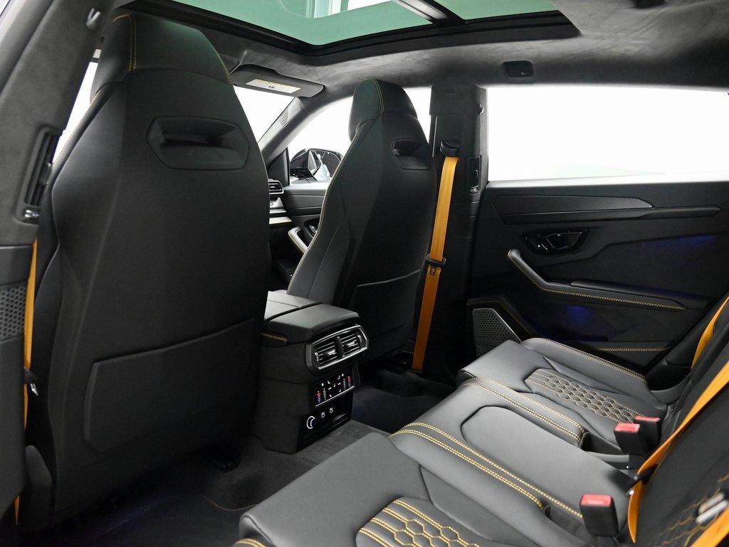 Used 2025 Lamborghini Urus SE AWD/4WD image 8