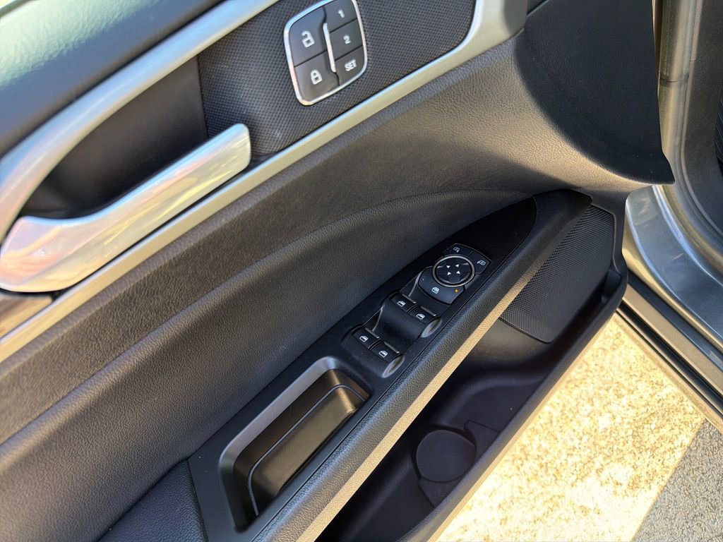 Used 2019 Ford Fusion SEL image 12