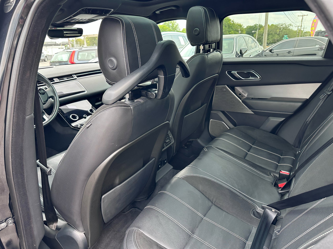 Used 2018 Land Rover Range Rover Velar R-Dynamic SE image 32