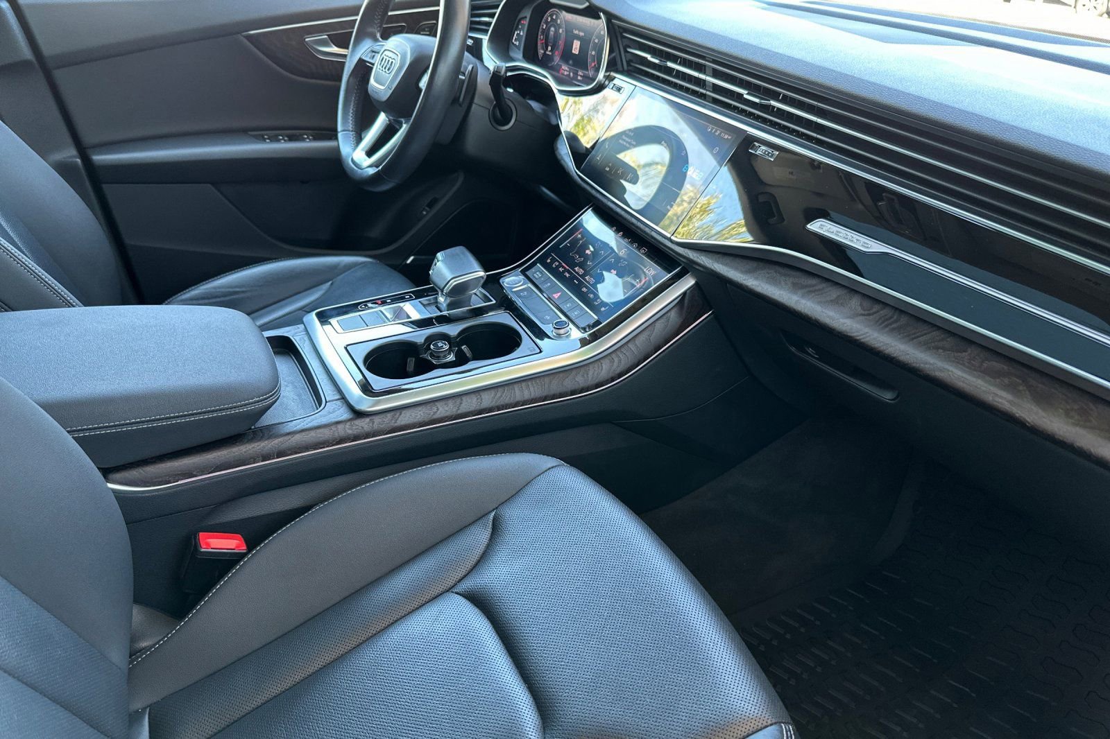 Used 2020 Audi Q8 Premium Plus AWD/4WD image 17