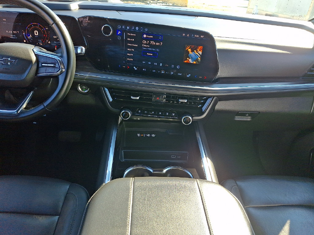Used 2025 Chevrolet Suburban Z71 AWD/4WD image 16