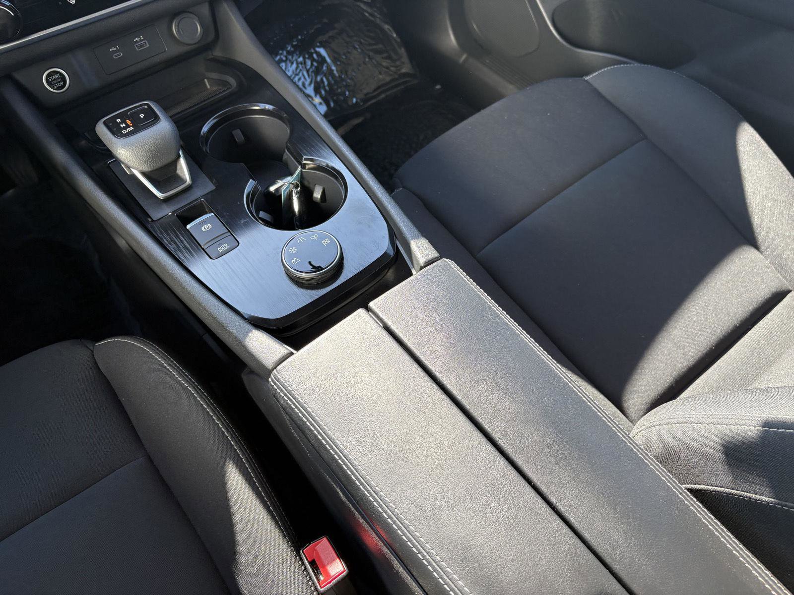 Used 2023 Nissan Rogue S AWD/4WD image 12