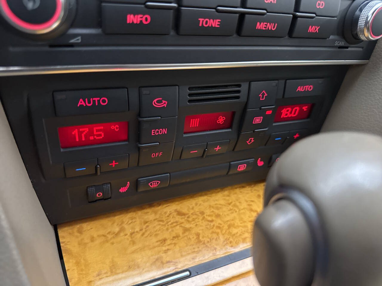 Used 2009 Audi A4 2.0T FWD image 19