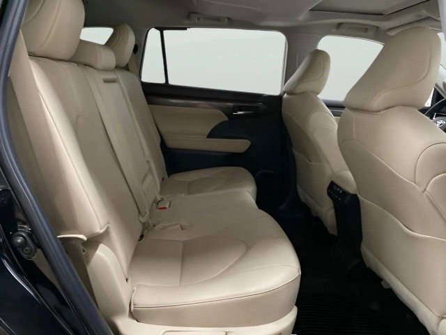 Used 2024 Toyota Highlander Limited AWD/4WD image 23