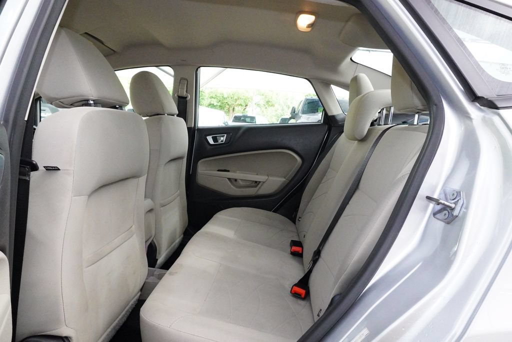 Used 2015 Ford Fiesta SE FWD image 10