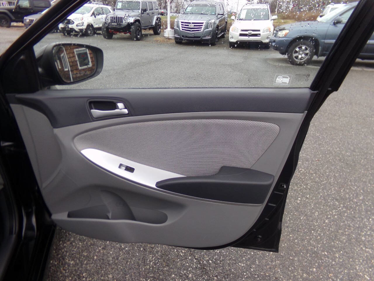 Used 2012 Hyundai Accent GLS image 30