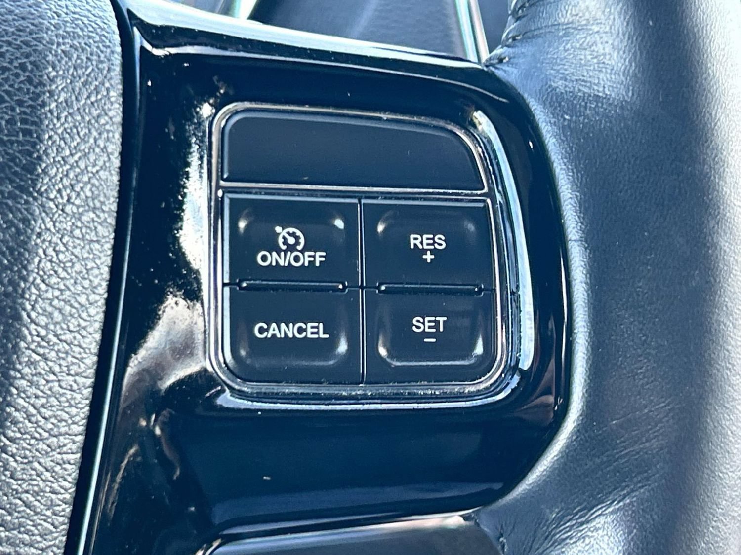 Used 2016 Chrysler Town & Country S w/ Driver Convenience Group FWD image 30