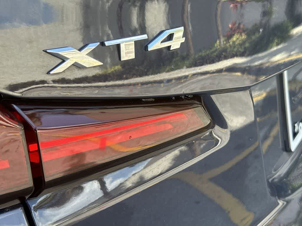 Used 2025 Cadillac XT4 Premium Luxury image 10