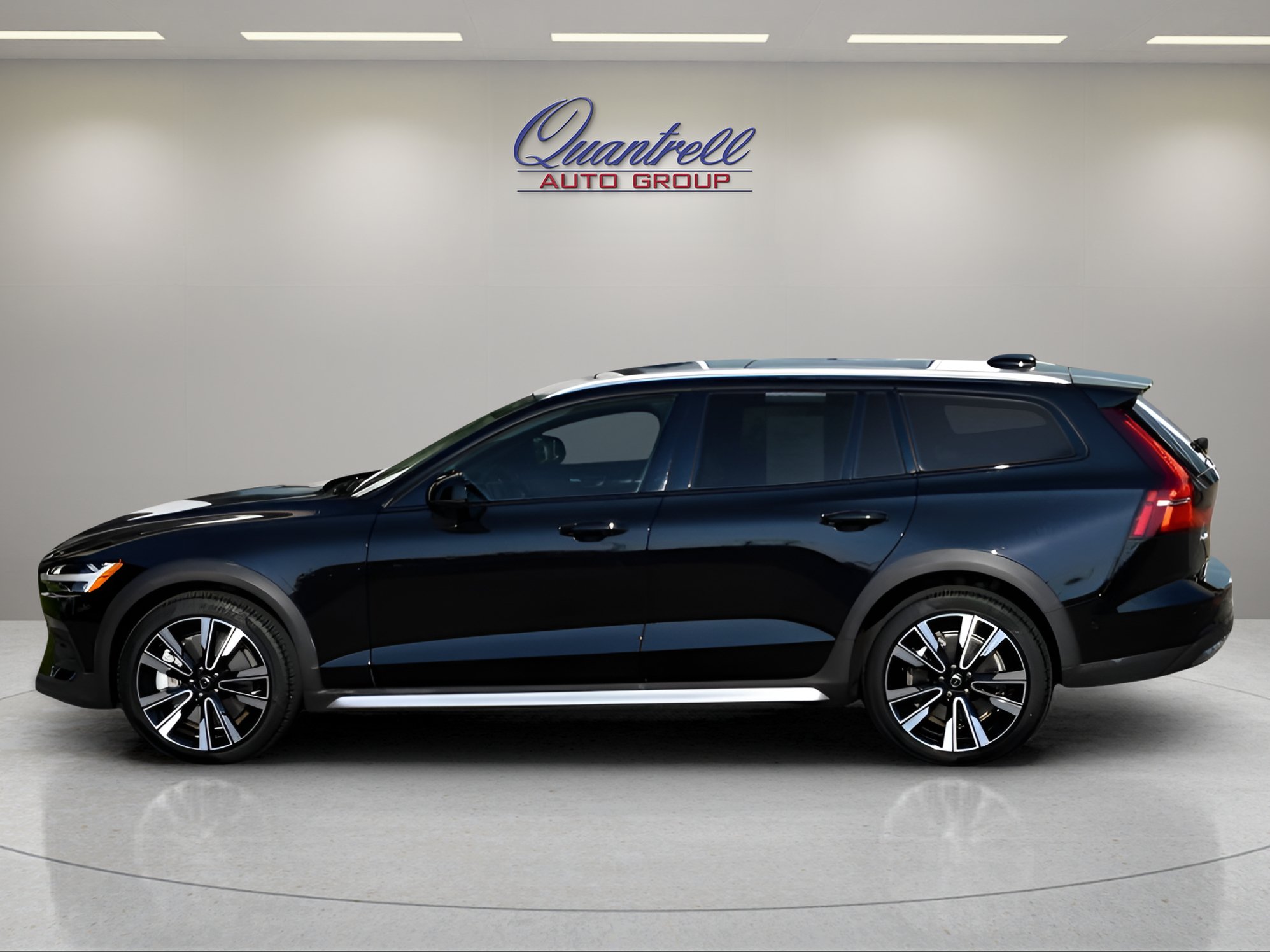 Certified 2025 Volvo V60 B5 Cross Country Ultra AWD/4WD image 7