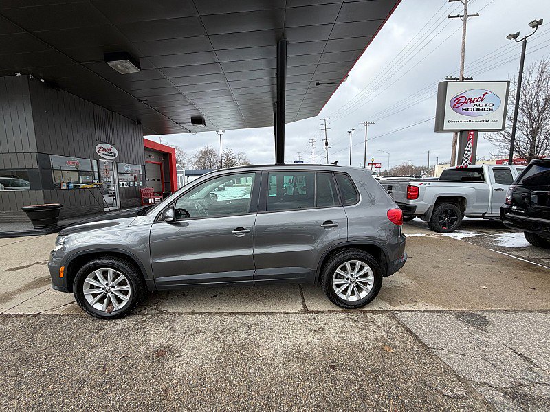 Used 2012 Volkswagen Tiguan SE image 1