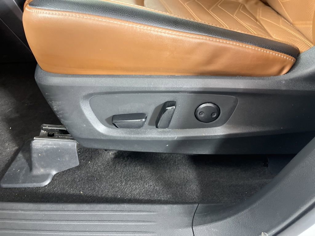 Used 2024 Nissan Pathfinder Platinum w/ Cargo Package image 24