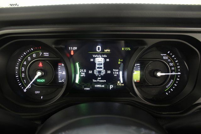 Used 2025 Jeep Wrangler Unlimited Sahara image 11