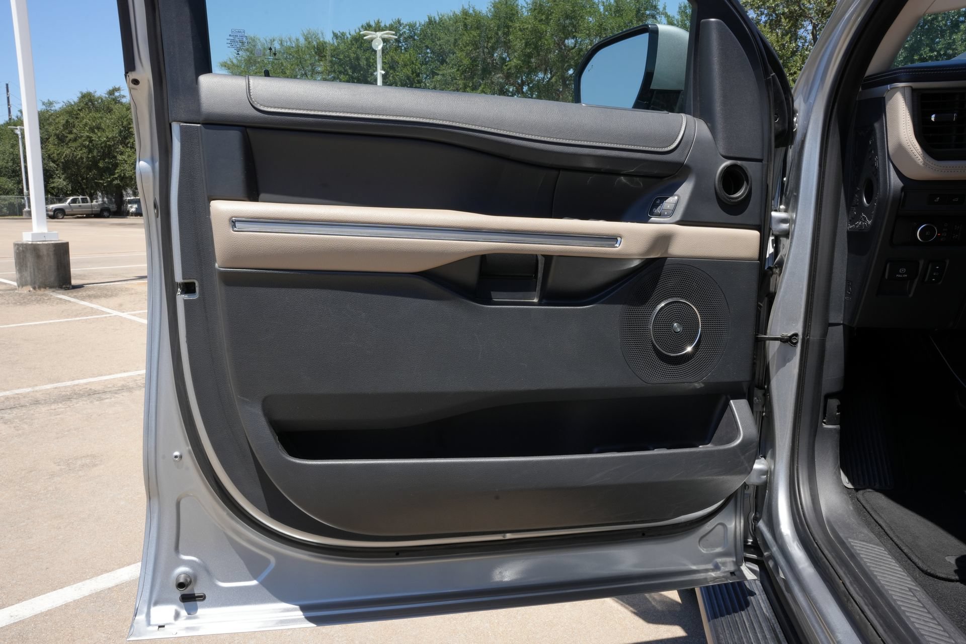 Used 2024 Ford Expedition Max Limited RWD image 20