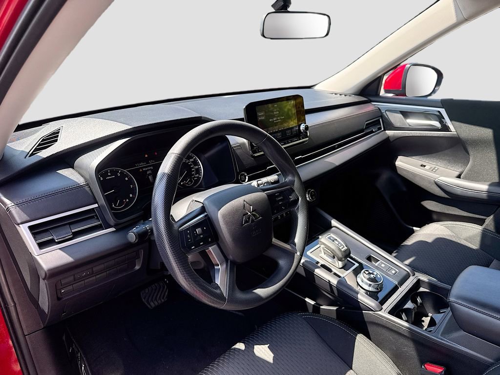 Used 2024 Mitsubishi Outlander ES FWD image 7