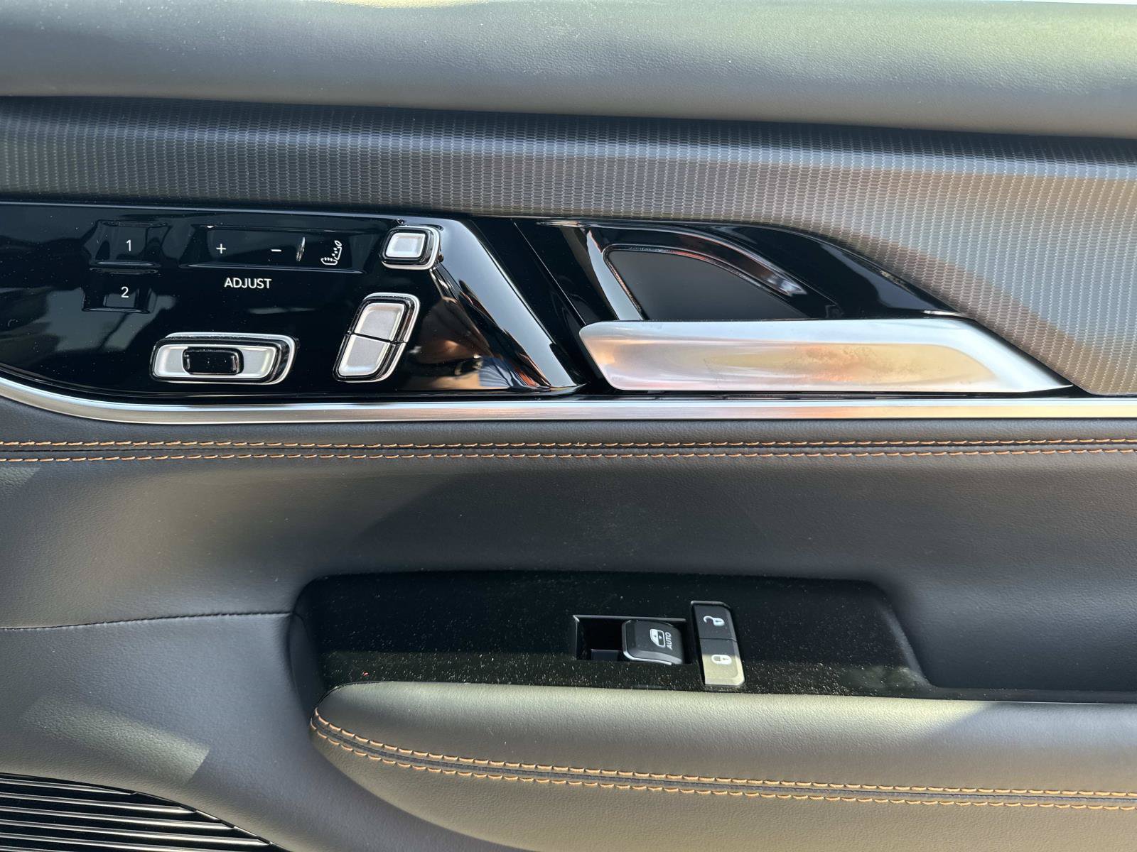 New 2026 Jeep Grand Wagoneer Summit AWD/4WD image 15