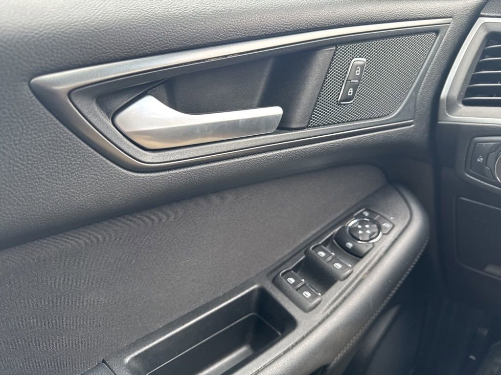 Certified 2019 Ford Edge SE image 28