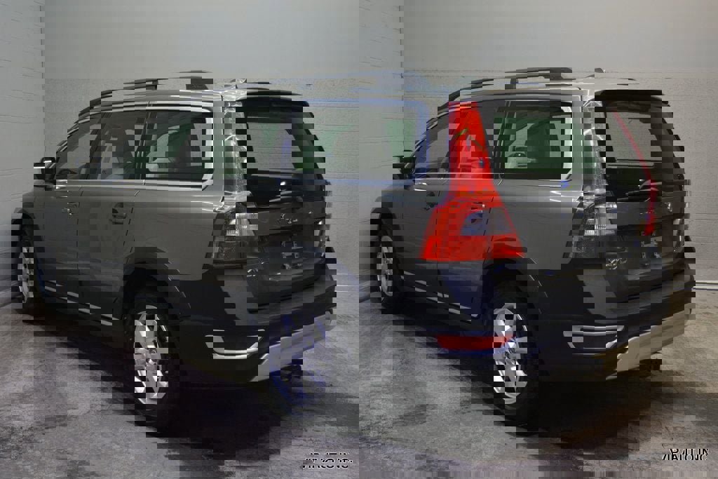 Used 2010 Volvo XC70 3.2 image 3