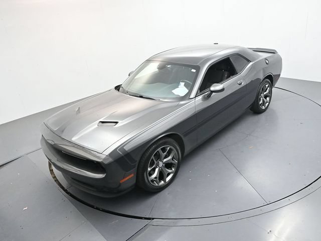 Used 2016 Dodge Challenger SXT w/ Driver Convenience Group RWD image 32