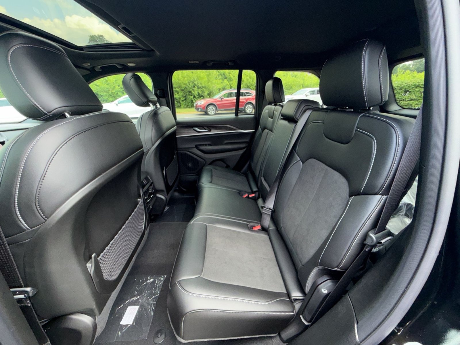 New 2026 Jeep Grand Cherokee Altitude AWD/4WD image 25
