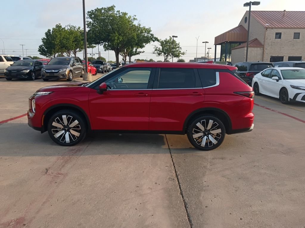Used 2025 Mitsubishi Outlander SE FWD image 5