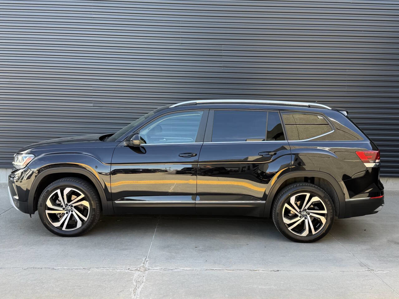 Used 2023 Volkswagen Atlas SEL AWD/4WD image 9