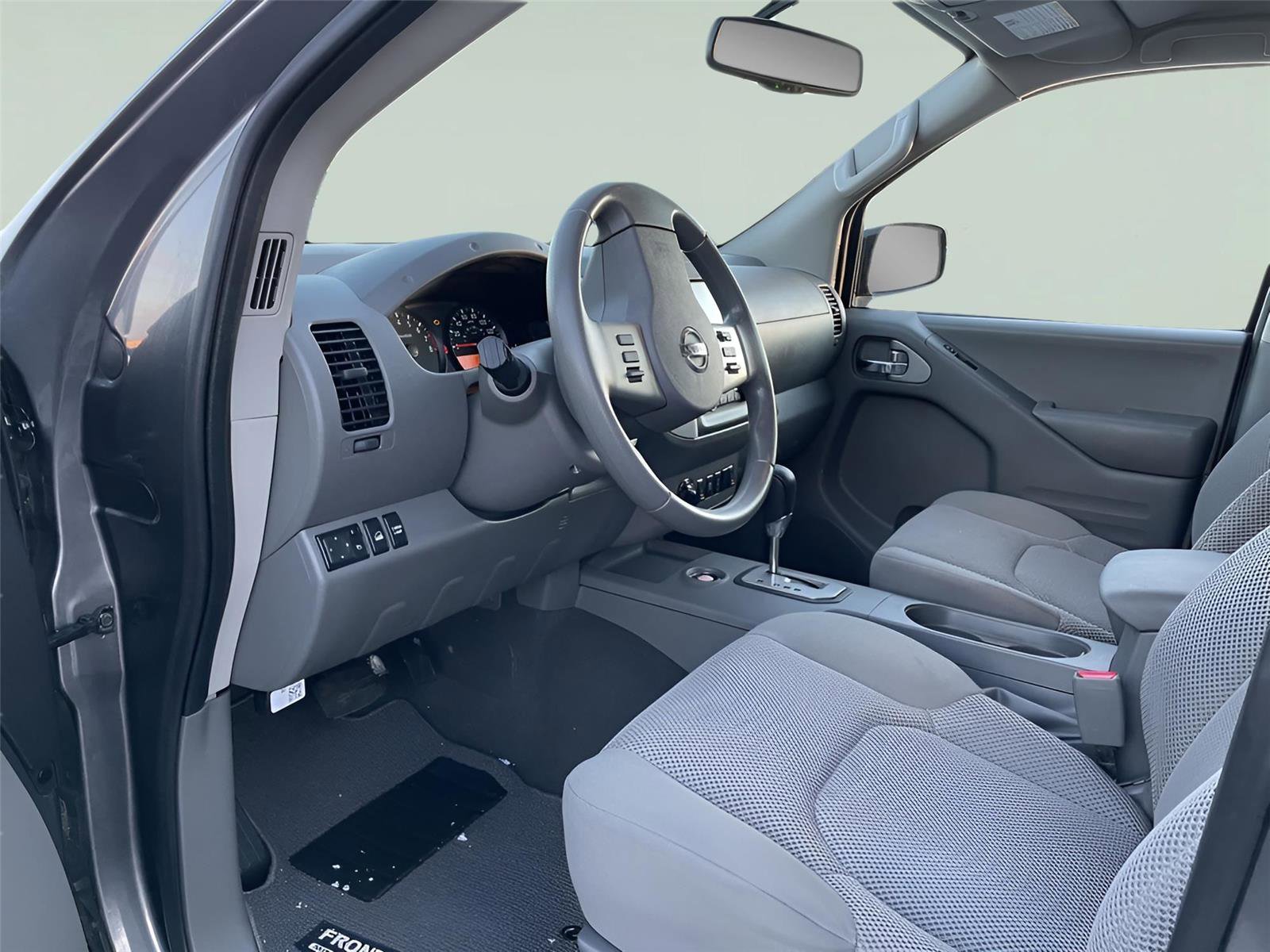 Used 2020 Nissan Frontier SV w/ Midnight Edition Floor Mats image 12