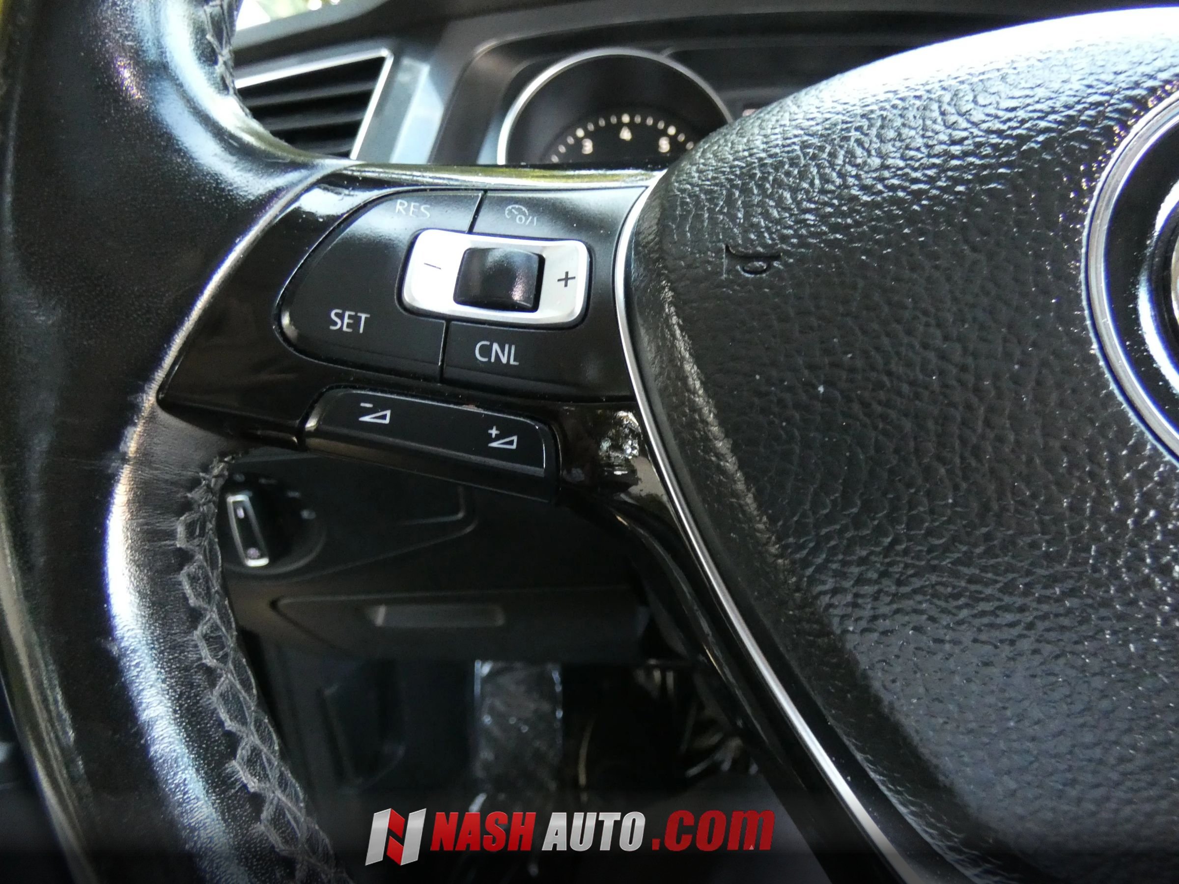 Used 2018 Volkswagen Tiguan SE w/ Panoramic Sunroof Package AWD/4WD image 62