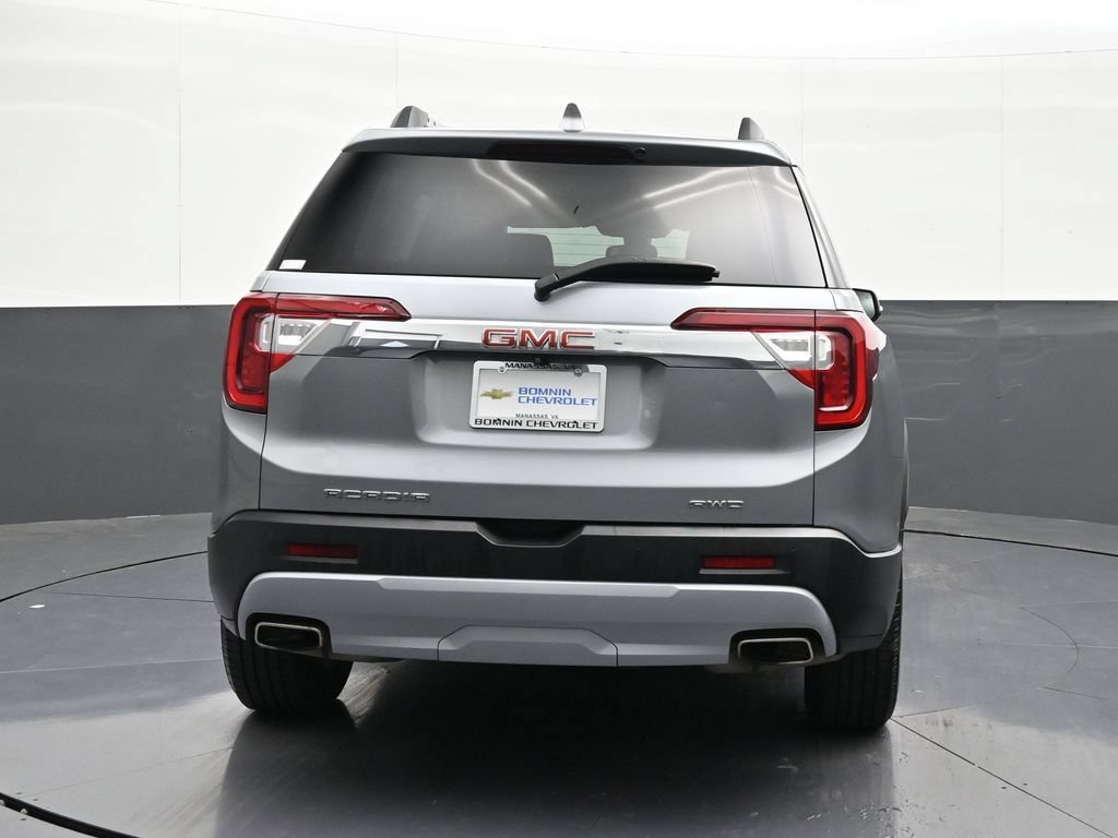 Used 2023 GMC Acadia SLT AWD/4WD image 4