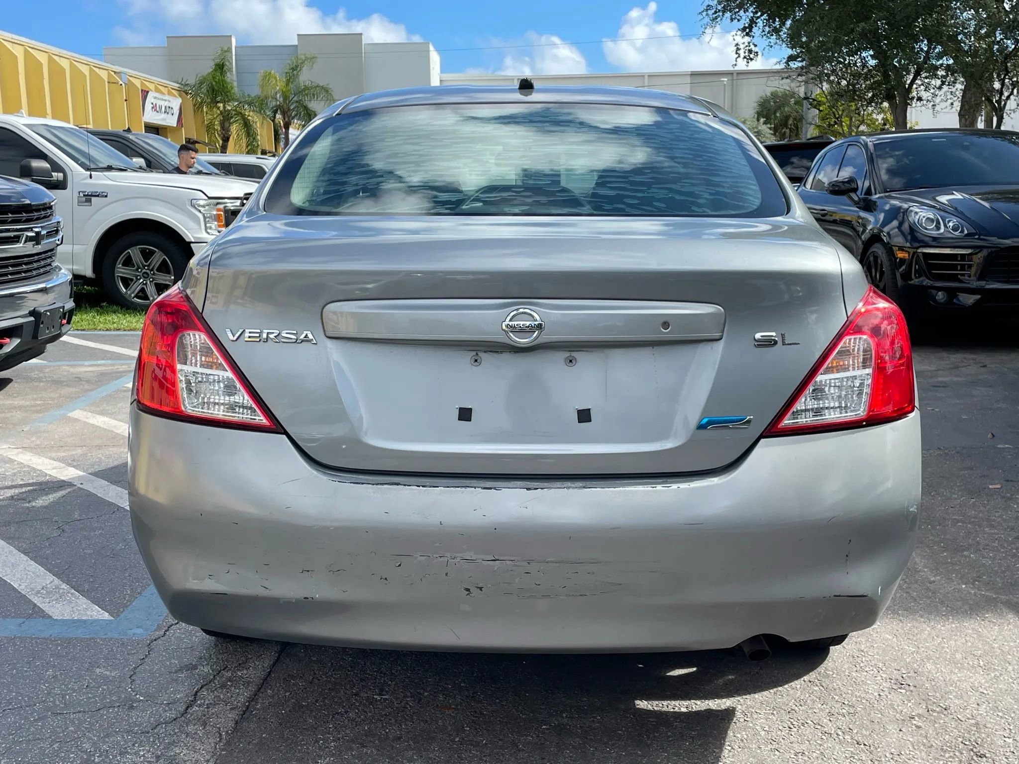 Used 2012 Nissan Versa SL image 10