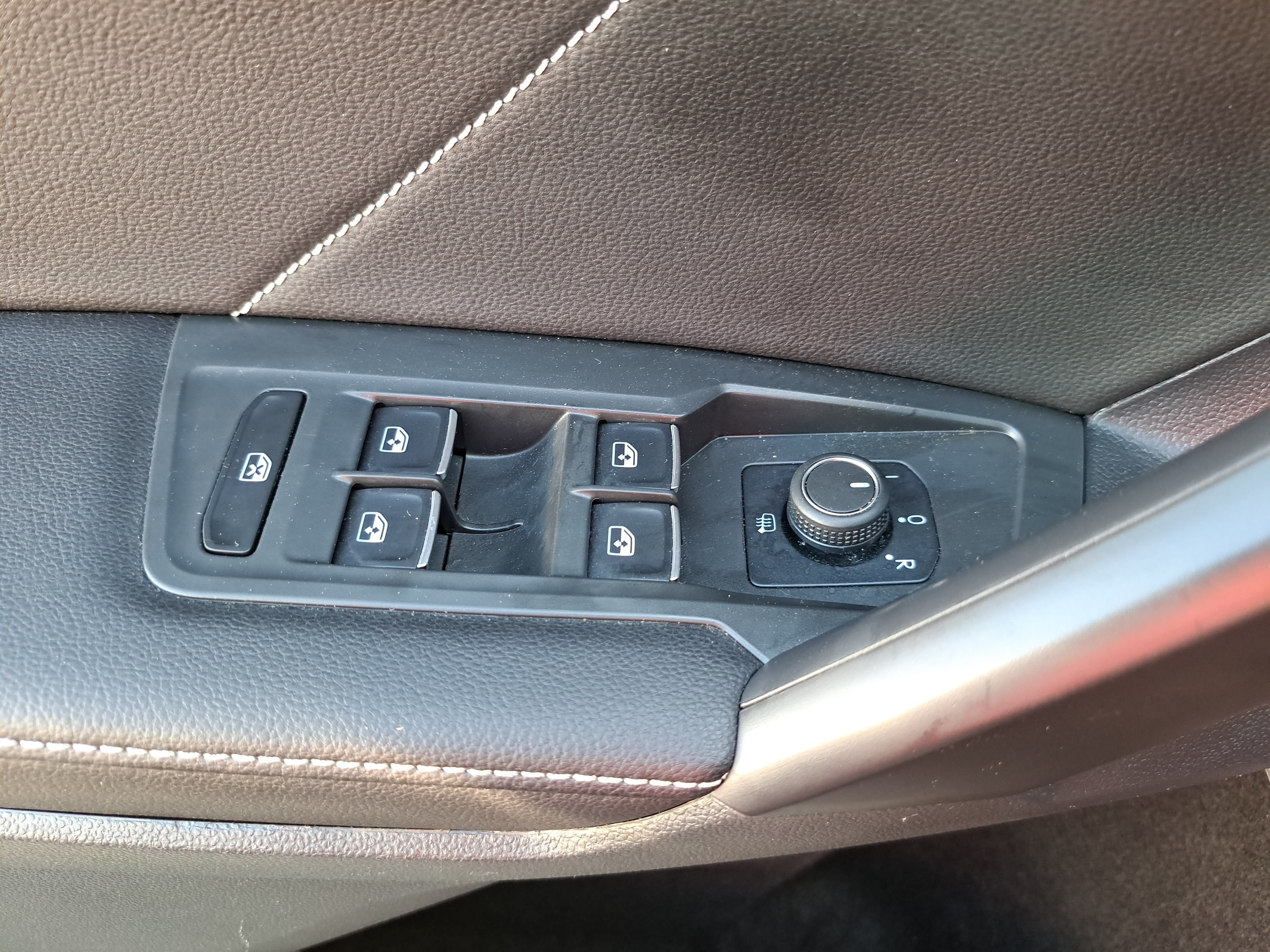 Used 2024 Volkswagen Tiguan SE FWD image 29