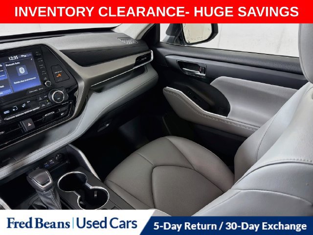 Used 2022 Toyota Highlander XLE AWD/4WD image 30