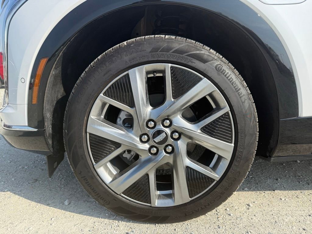 Certified 2025 Cadillac Optiq Luxury 2 w/ LPO, Floor Liner Package image 13