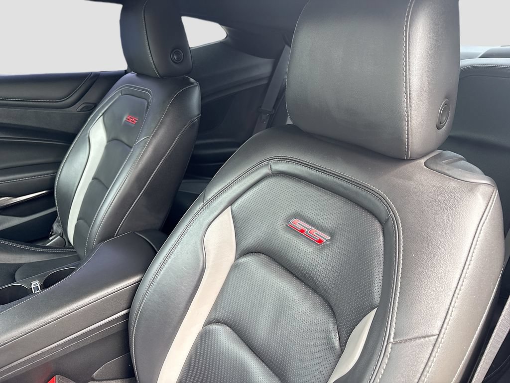 Used 2020 Chevrolet Camaro SS RWD image 22