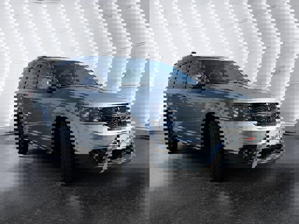 Used 2020 Dodge Journey Crossroad image 1