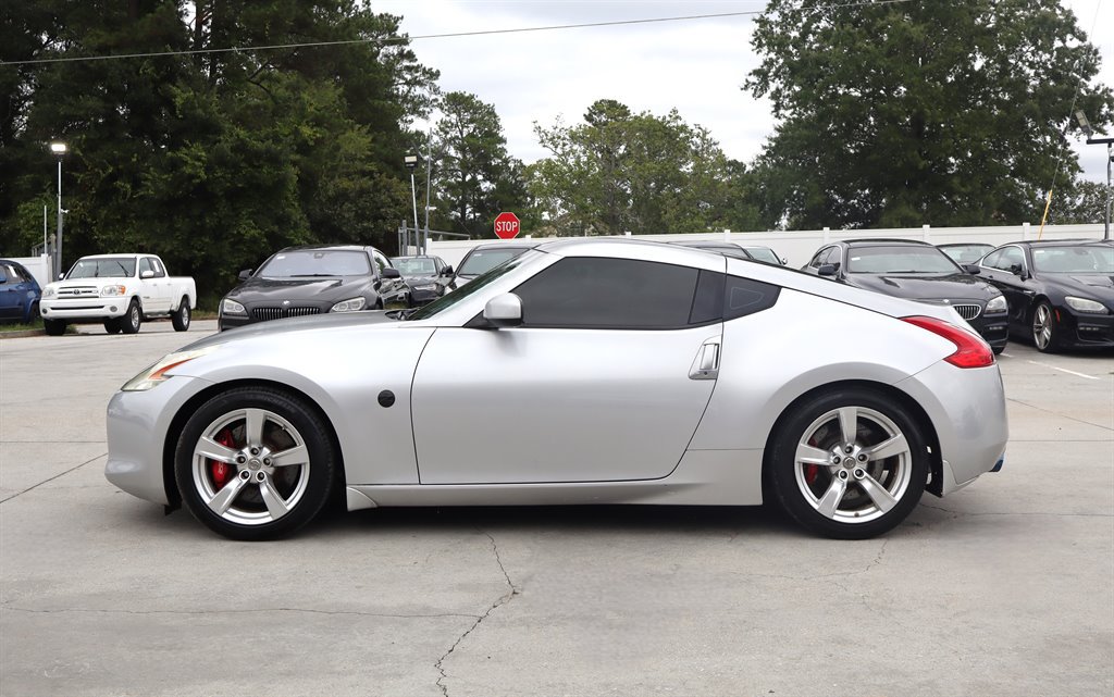 Used 2012 Nissan 370Z Coupe RWD image 4